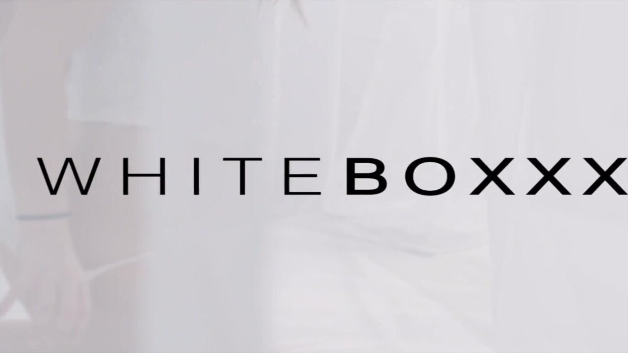 WhiteBoxxx - Caprice és Sybil cseh csajok leszbiznek egy szépet
