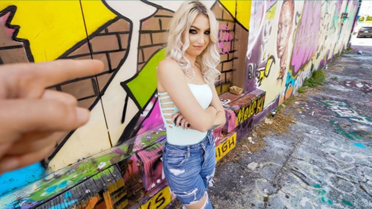 Dad Crush - Ellenállhatatlan fiatal luvnya Britt Blair orálozza és kúrel mostohaapjával, hogy megkapja az autóját