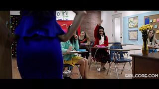 Angela White és Georgia Jones megbüntetik a kéjnő zsenge diákokat