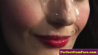 Bűbájos csipkés szépség termetes adag arcon