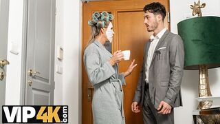 Az korosodó világos szőke francia anyuci újra csábít tinédzser fickót