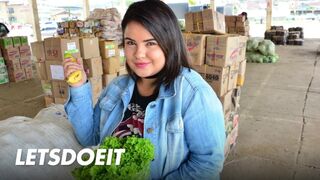 Tömzsi spanyol milf vaginája mélyen megdöngetve xiomarától