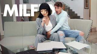 My Remorseful Stepmom Lets Me Touch Her Lyuk Because She Forgot About My Birthday - MYLF