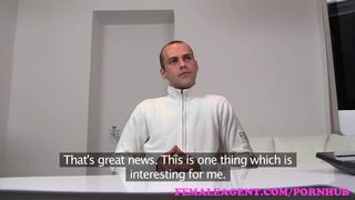 Csinos milf ügynök teszteli a brutális krapekot