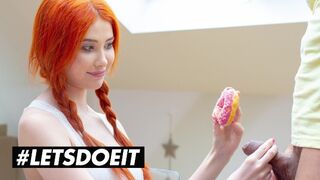 Gisha Forza bazinagy csöcsű vörös bombe egy fánkot érő durva dugásért