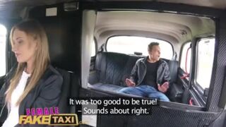 Tini pasi gyorsan megdugja Angel Piaff lucskos csupasz puncáját a hamis taxiban