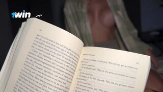 Nevelő hugom csábított el olvasás közben – ízletes közeli dörzsölés a méretes popsikás tinitől