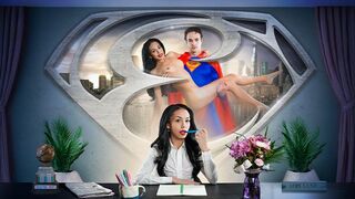 Pajkos kicsike riporter lois lane fulldoklik superman gigantikus bréje miatt
