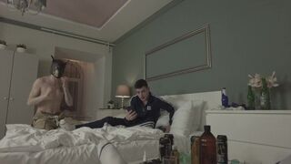 Vén férfi megdugja a kettő aranyos kisfiút a partin