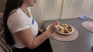 Csábító 20 éves fiatalasszony megbassza magát az legelső randin