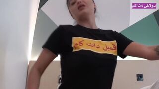 Bájos afganisztáni milf orálozza és veri a pélót amatőr videón