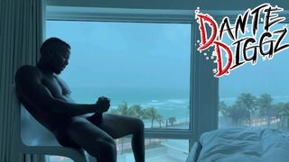 Kora Reggeli óriási bájdorong játék egy hurrikán közepén south beach-en