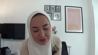 Szexi egyiptomi milf megcsalja férjét a kollégájával egy vad kúrás közben