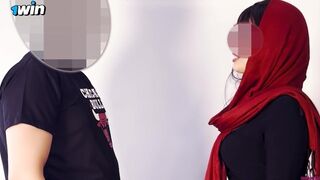 Arab milf hangos kamatyolása nem hagyja aludni a szomszédot, így hívja őt is közösülni