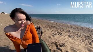 A repedtsarkú felajzott az interaktív játéktól és szopott a strandon