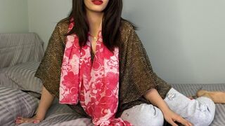 Ellenállhatatlan arab milf keményen megbassza a méretes popókáját