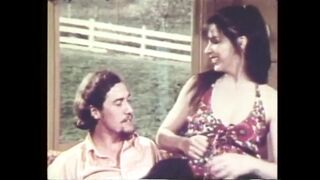John Holmes nyalja a szuka szaftos punáját a retro pornóban