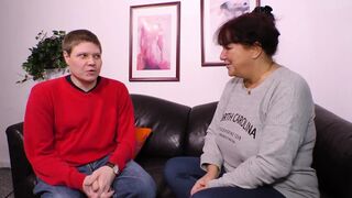 Vörös hajú milf óriási mellekkel leszopja a kukacot és hagyja hogy keményen megdugják