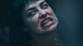 Izgató Kék Hajú Punk Kishölgy Átváltozása - Jewelz Blu a Parasited Csatornán Vadul Mag Numb-bal